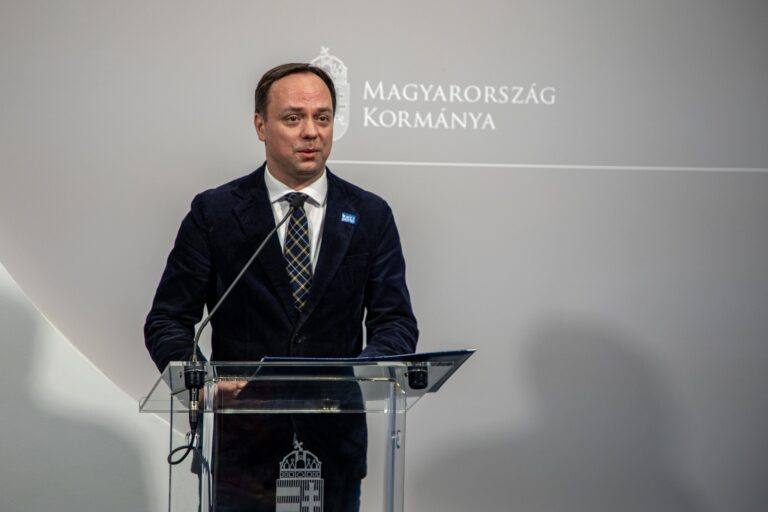 „A nyugdíjasok helyzete számunkra becsületbeli ügy” – üzent Nyitrai Zsolt