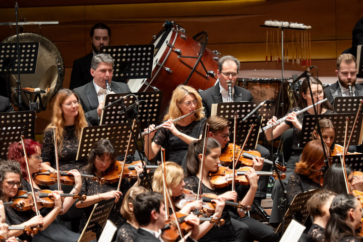Családi programokkal és ünnepi koncertekkel vár az adventi időszakban a Pannon Filharmonikusok