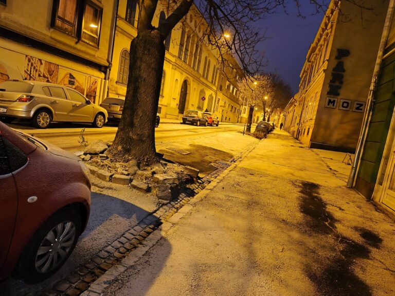 Csillámporszerű hó hullott Pécsett – ritka ipari havazásra utal a jelenség