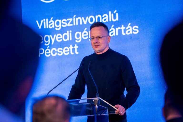 Szijjártó Péter Pécsen: három beruházás, 19 milliárd forint, közel kétszáz új munkahely
