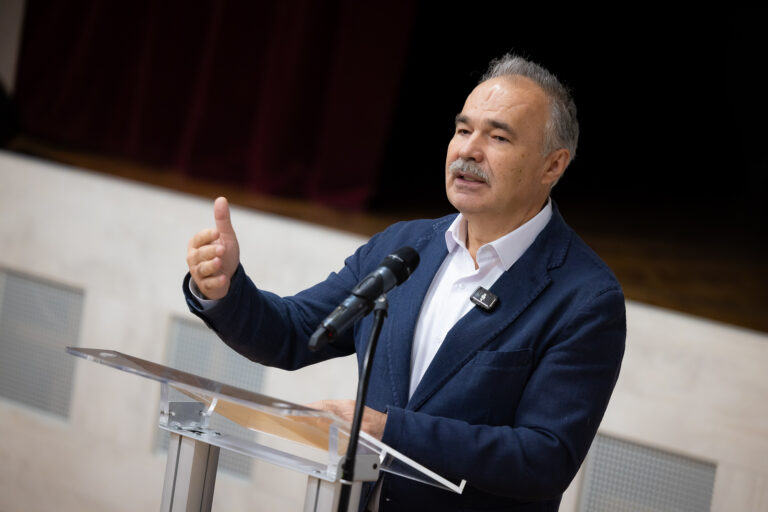 A fával fűtők sem maradnak ki: nekik is jár az energiaár-kompenzáció a rezsistopból