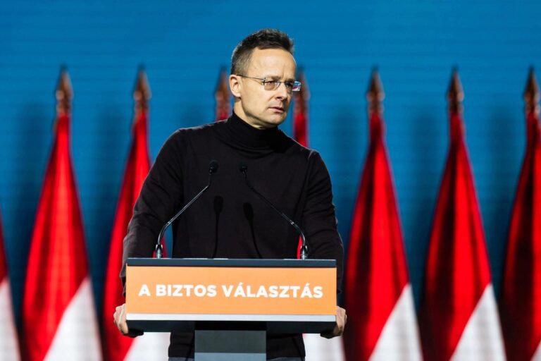 Szijjártó Péter: a kormány továbbra is nemet mond a migrációra