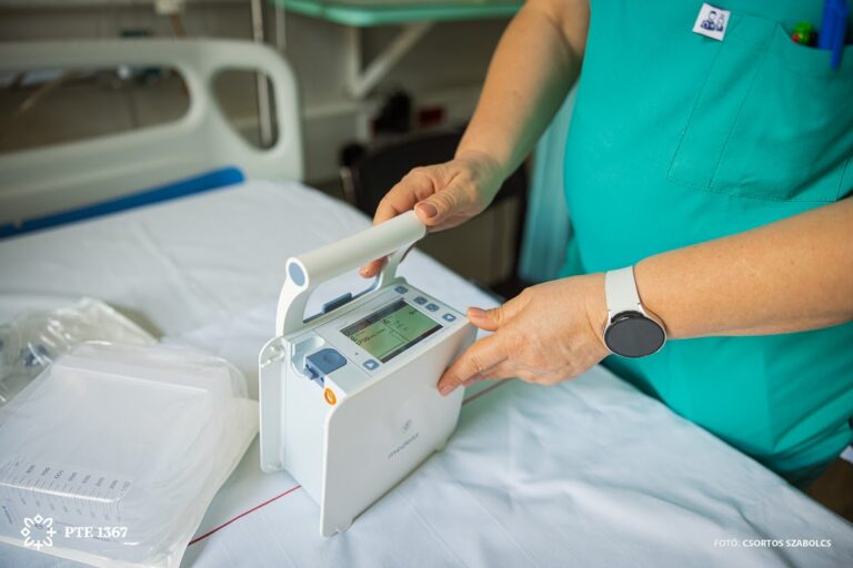Új, korszerű szívókészüléket kapott a pécsi gyermekklinika – a betegek felépülését segíti az adomány