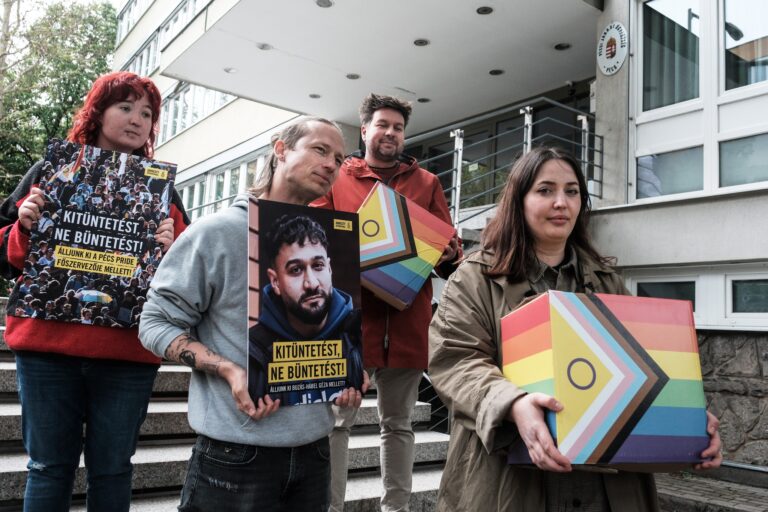 Nyolcvanezren álltak ki a Pécs Pride szervezője mellett – petíciót adtak át az ügyészségen