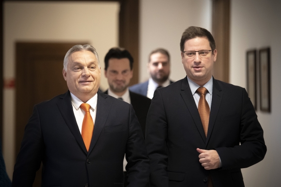 Orbán Viktor visszaadja parlamenti mandátumát, Gulyás Gergely vezeti a Fidesz frakcióját