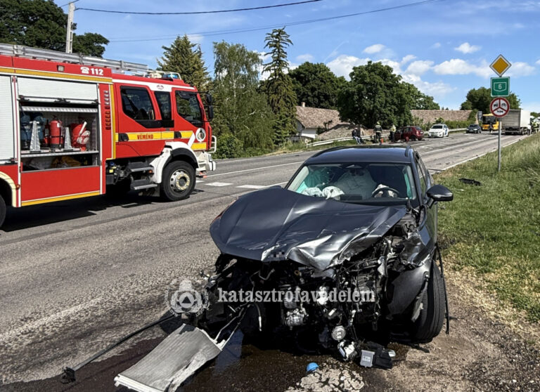 Hétvégén sem pihentek a tűzoltók Baranyában: balesetekhez, tűzhöz és kidőlt fákhoz is riasztották az egységeket