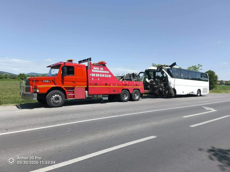 Buszbaleset Hirdnél: már csak egy sérültet ápolnak kórházban