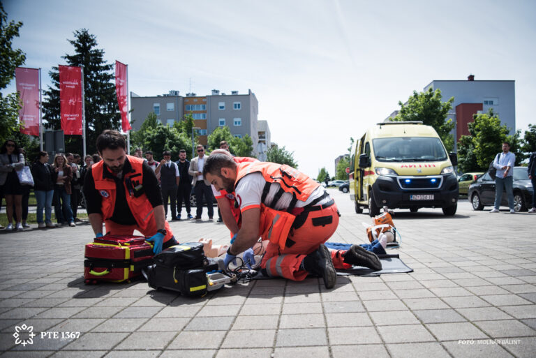 Határokon átívelő egészségügyi oktatás indul a PTE részvételével