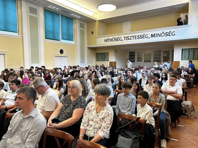 Taroltak a baranyai iskolák: harkányi, mohácsi és pécsi intézmény is rangos elismerést kapott