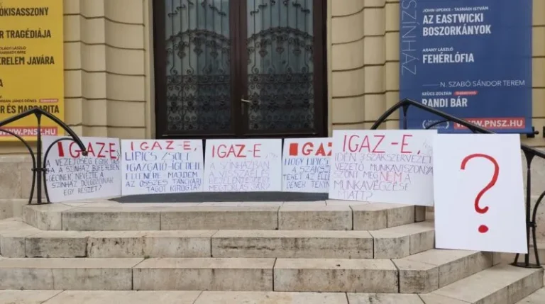 Szakszervezeti demonstráció és igazgatói reakció a Pécsi Nemzeti Színház körül