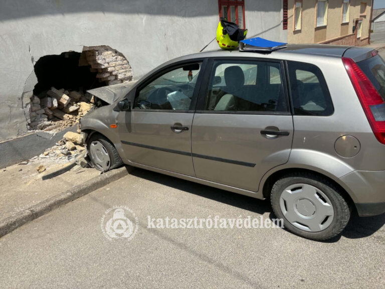 Sombereki baleset és szederkényi tűz is szerepelt a tűzoltók bevetései között