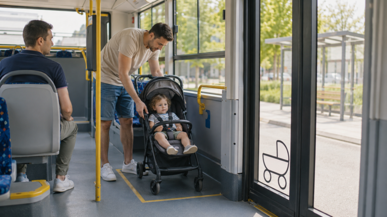 Kisgyermekesek figyelmébe: így utazzunk biztonságosan babakocsival a pécsi buszokon
