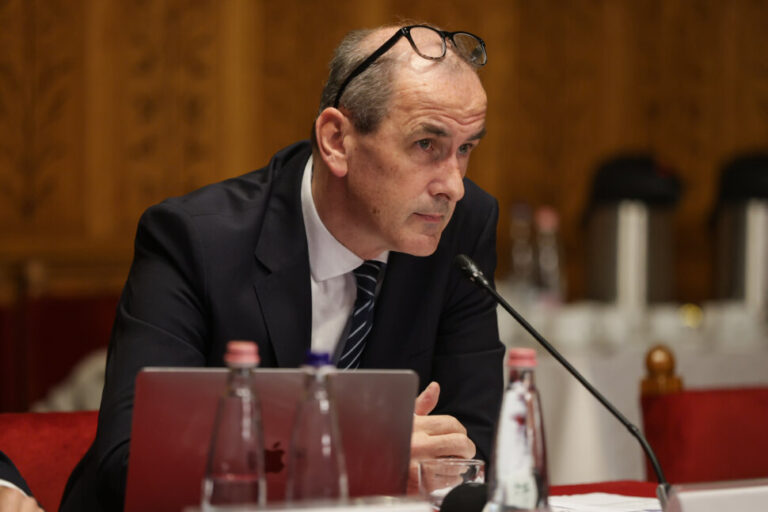 Országos betegbiztonsági rendszert kezdeményez a pécsi betegbántalmazás után a miniszter