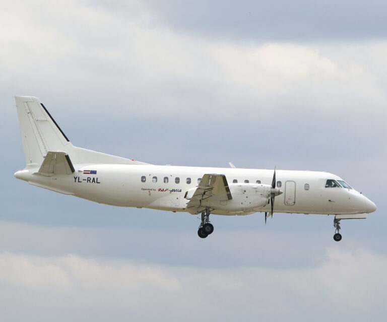 Két Saab 340-es érkezett Pécsre – különleges vendégeket fogadott a repülőtér