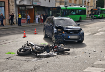 Súlyosan megsérült egy motoros Pécsen, szőlő égett Siklóson