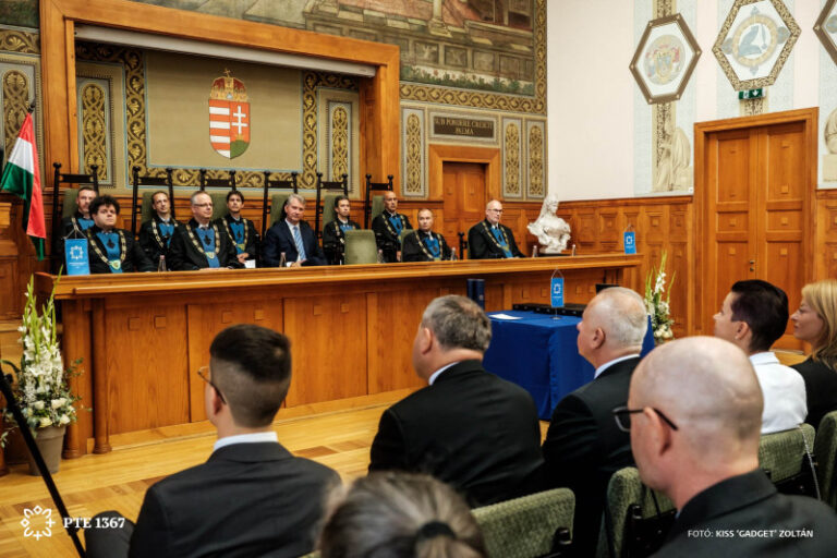 Ünnepi szenátusi üléssel kezdődött meg az új tanév a Pécsi Tudományegyetemen