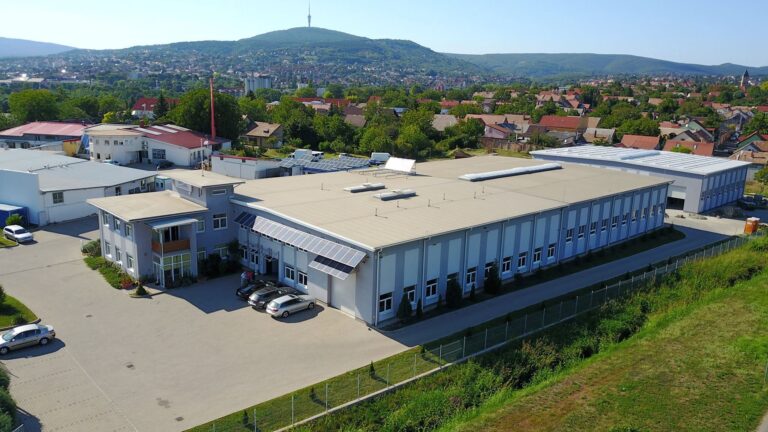 Új üzemcsarnokkal bővíti elektromosjármű-ipari gyártását a pécsi KONTAKT-Elektro