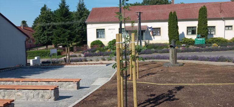 Közel 248 millió forintból újultak meg Mágocs közösségi terei