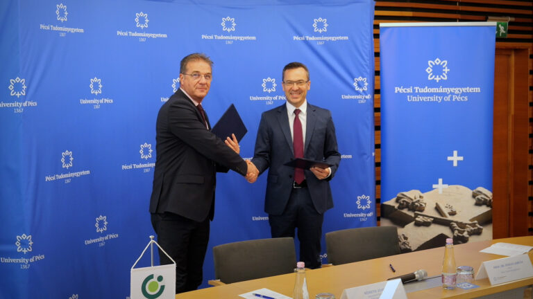 Megerősítette együttműködését a PTE és az OTP Bank