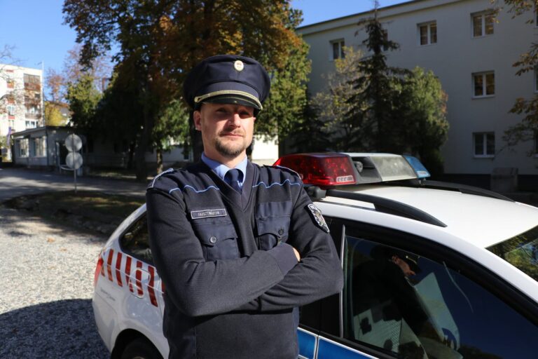 Életmentés Pécsett: a szolgálatban lévő rendőr azonnal a mentősök segítségére sietett