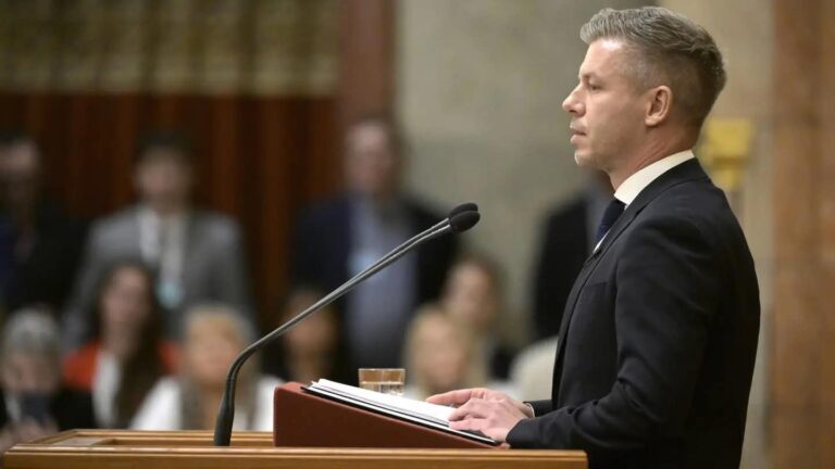 Dupla családi pótlék és kisebb szja: jelentős változásokat jelentett be Magyar Péter